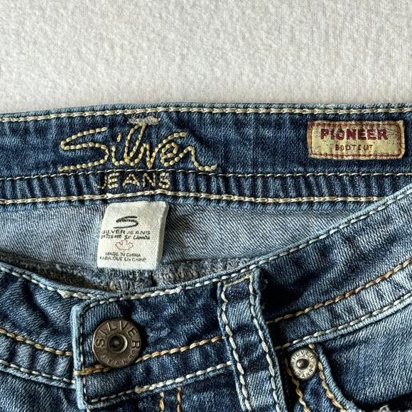 Silver Pioneer Bootcut Jeans Womens 29x31 Distressed Medium to Light Wash Stitch - Picture 9 of 9